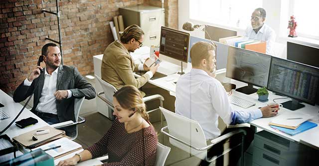 img_officeworkersatdesks img_officeworkersatdesks